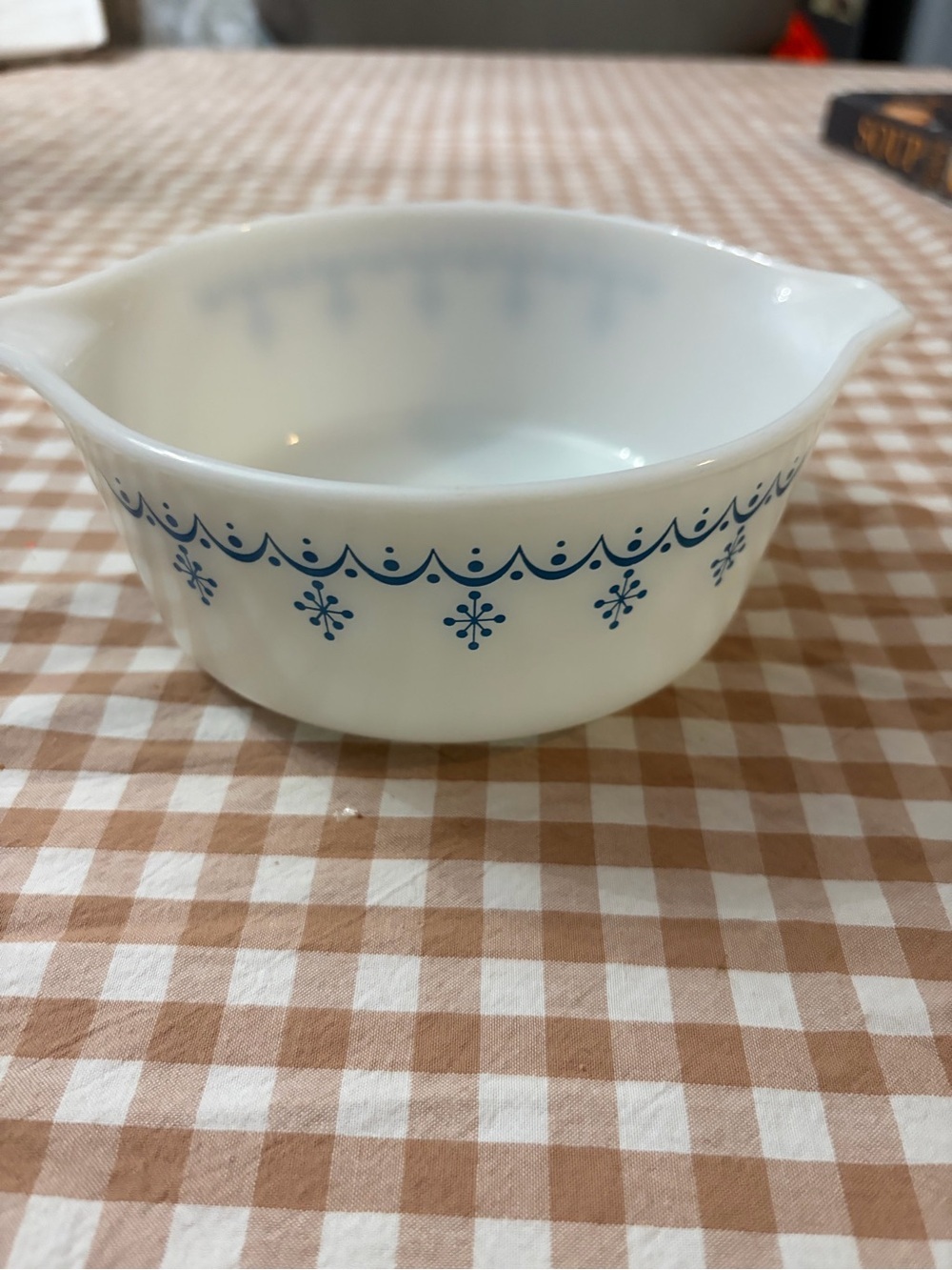 vintage Pyrex Snowflake Garland 474-B casserole dish